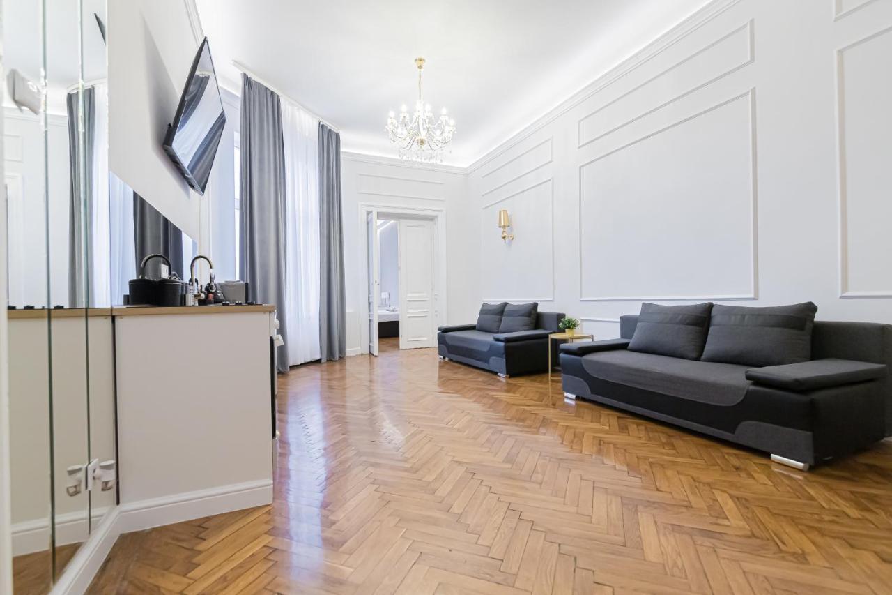 Royal Apartment *