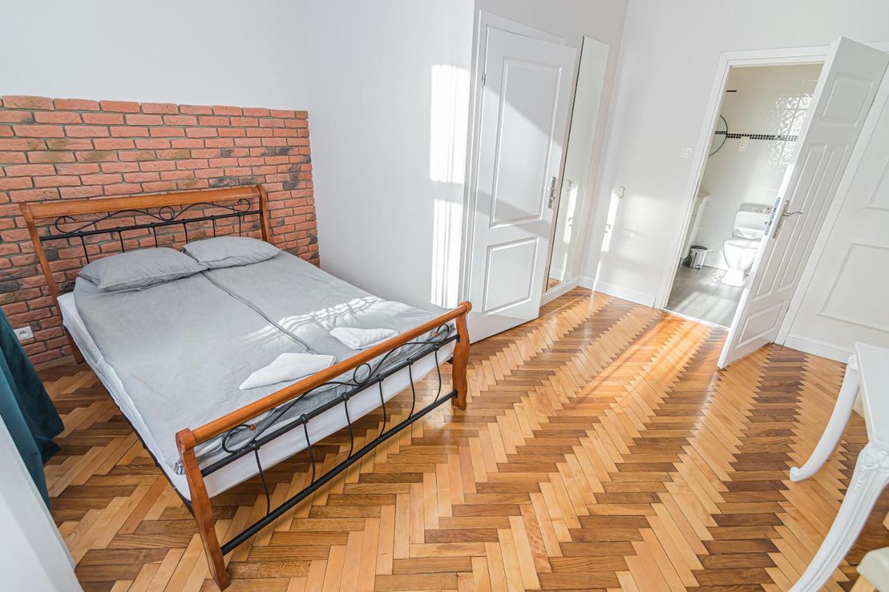 Royal Apartment *