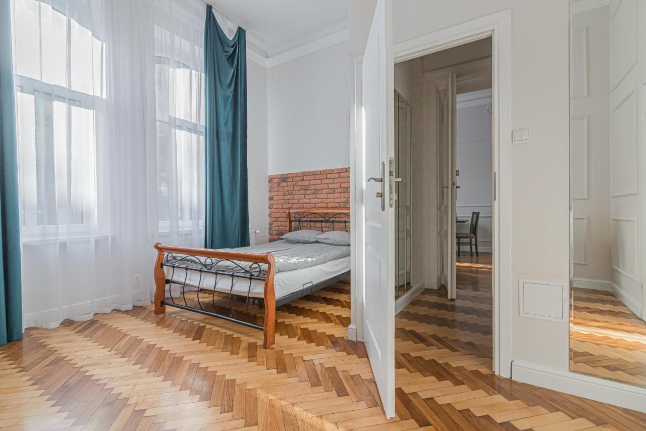 Royal Apartment *
