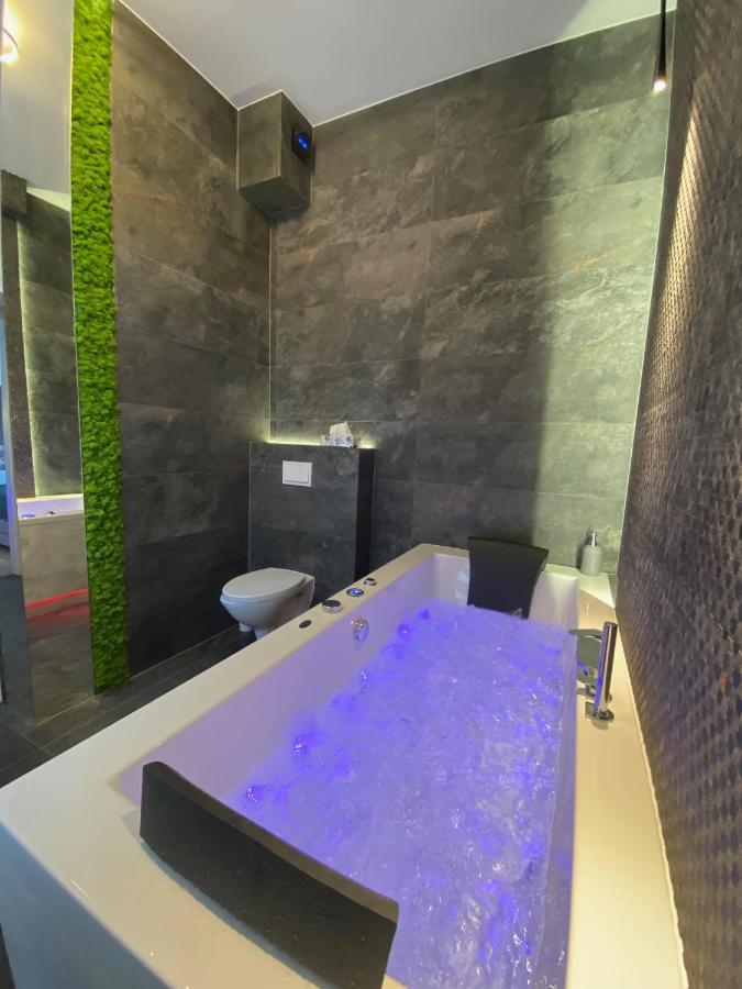 Bialy Z Jacuzzi Appartement *