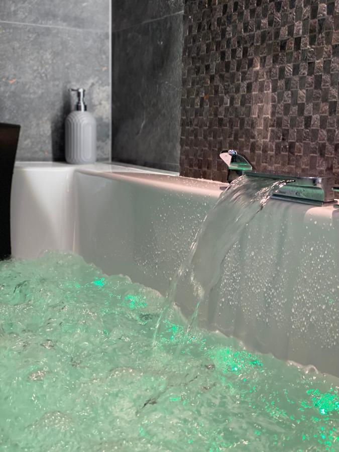 Bialy Z Jacuzzi Appartement Krakau