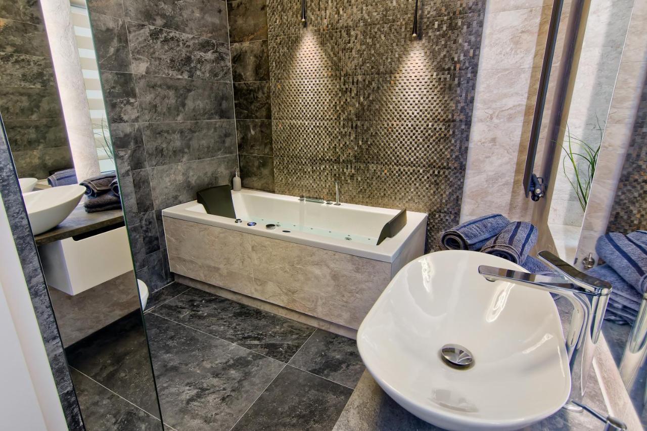 Bialy Z Jacuzzi Appartement