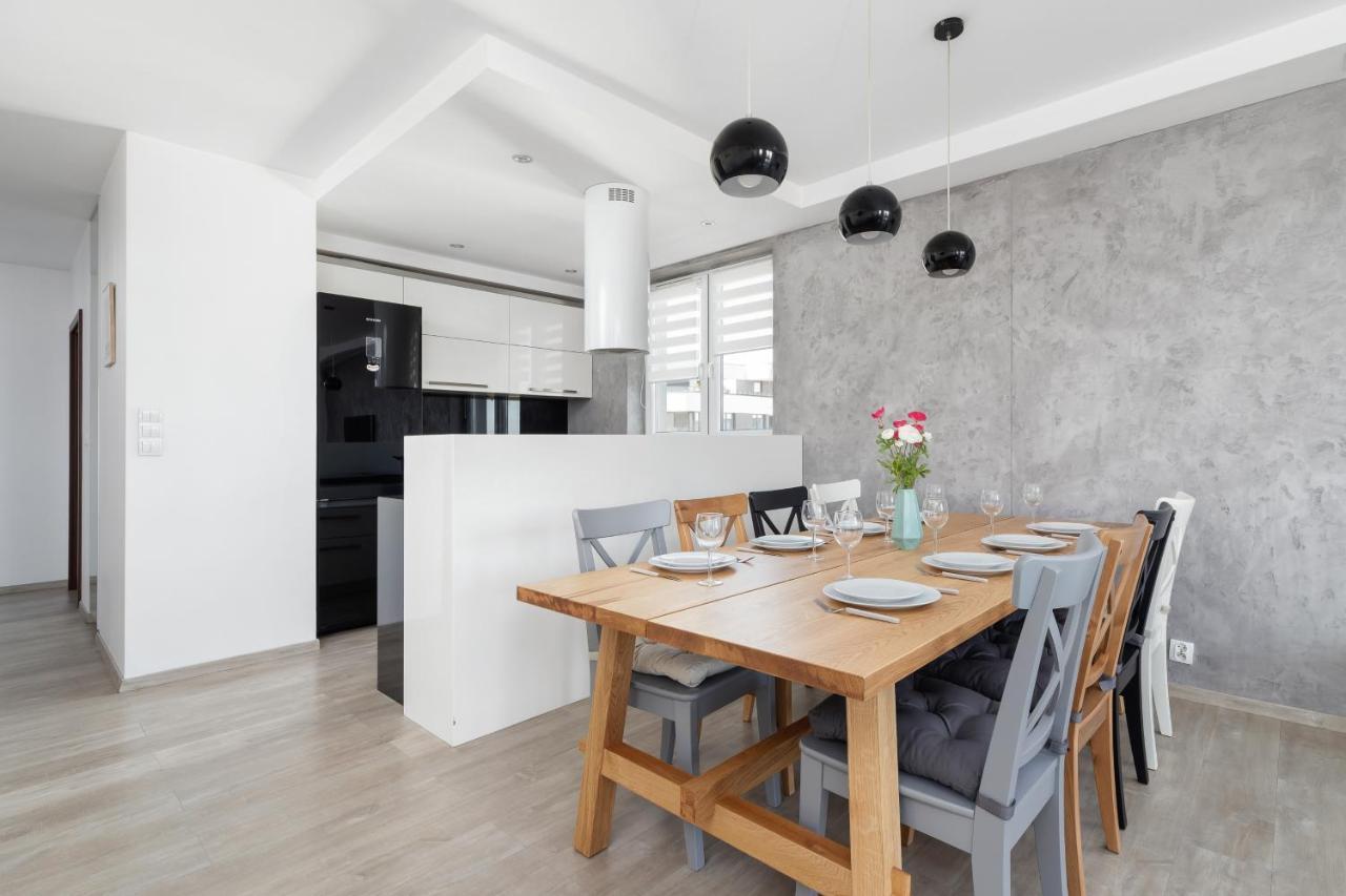 Avia Three Bedroom Two Balcony Ac & Parking By Renters Apartamento *