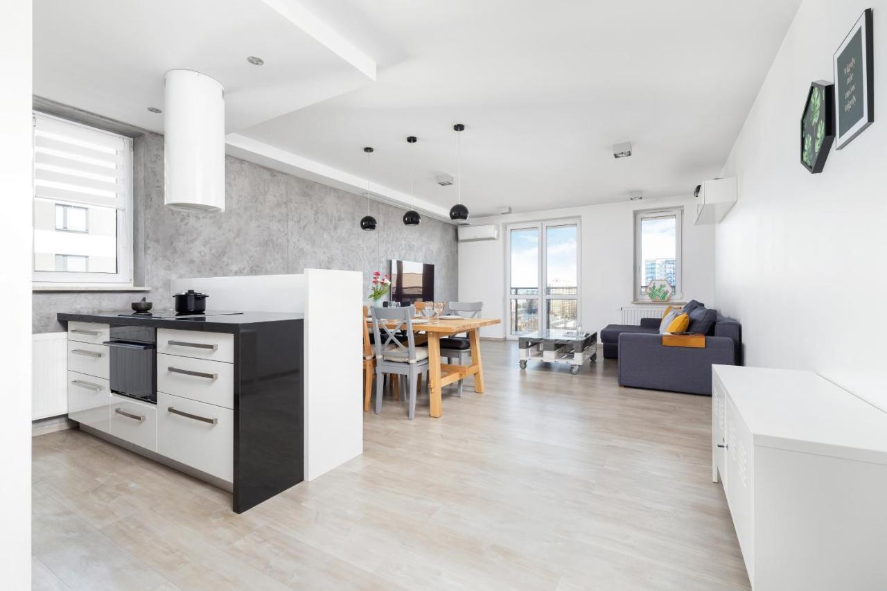 Avia Three Bedroom Two Balcony Ac & Parking By Renters Apartamento