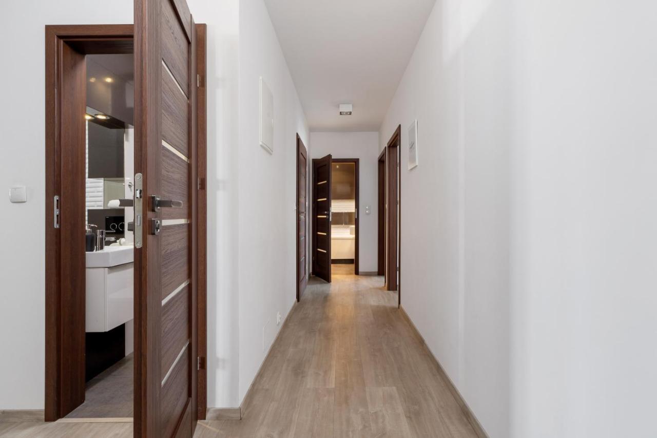 Avia Three Bedroom Two Balcony Ac & Parking By Renters *