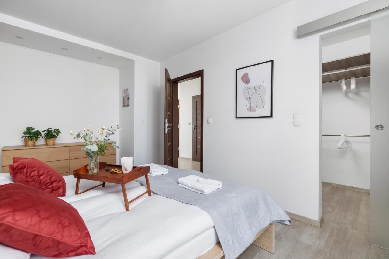 Avia Three Bedroom Two Balcony Ac & Parking By Renters *