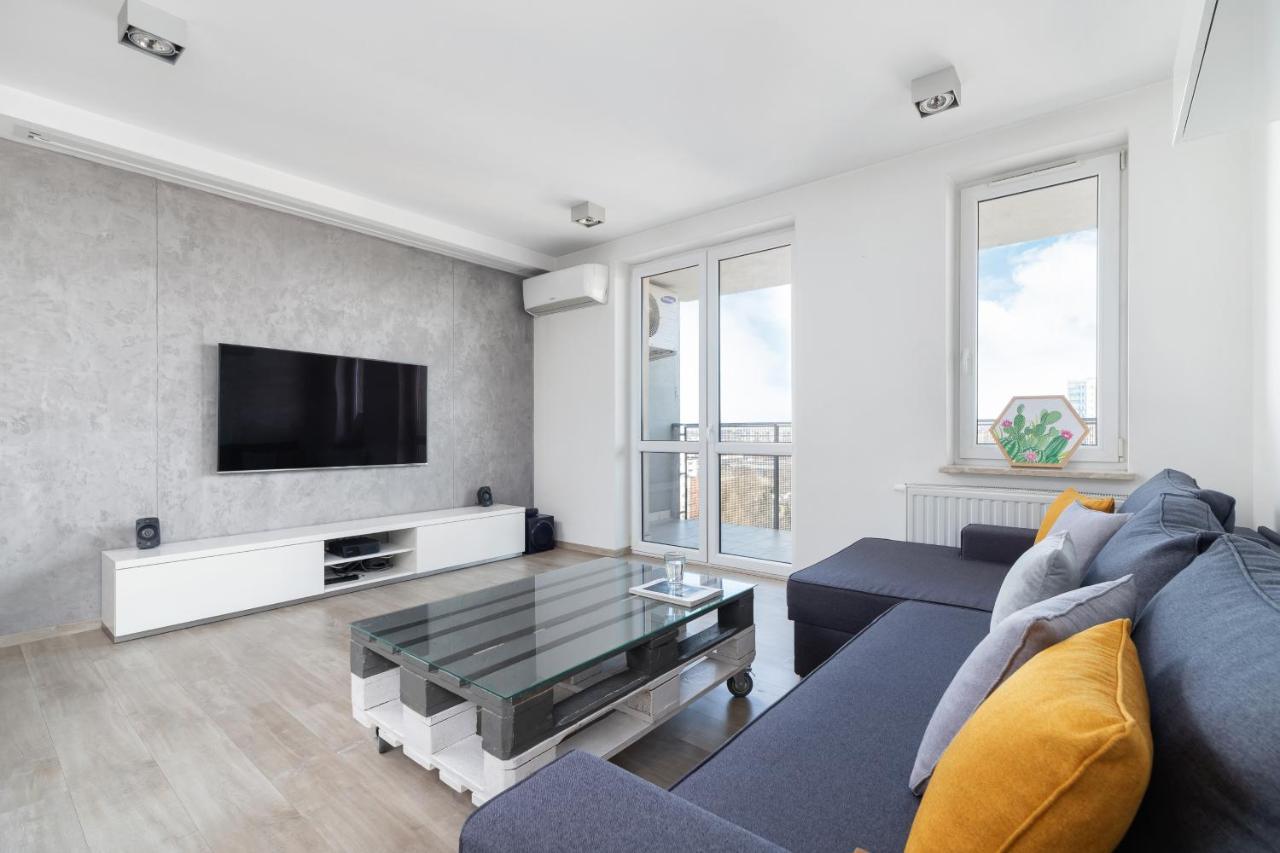 Avia Three Bedroom Two Balcony Ac & Parking By Renters *