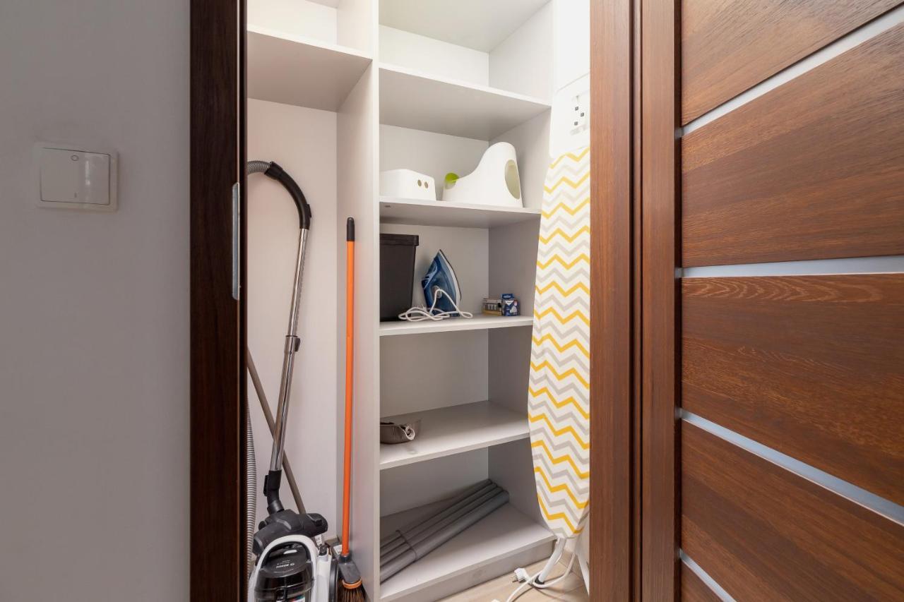 Apartamento Avia Three Bedroom Two Balcony Ac & Parking By Renters Cracóvia