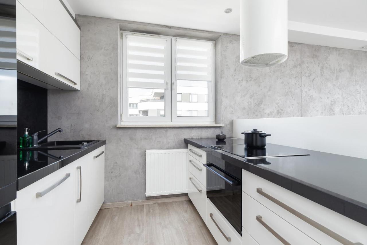 Avia Three Bedroom Two Balcony Ac & Parking By Renters *