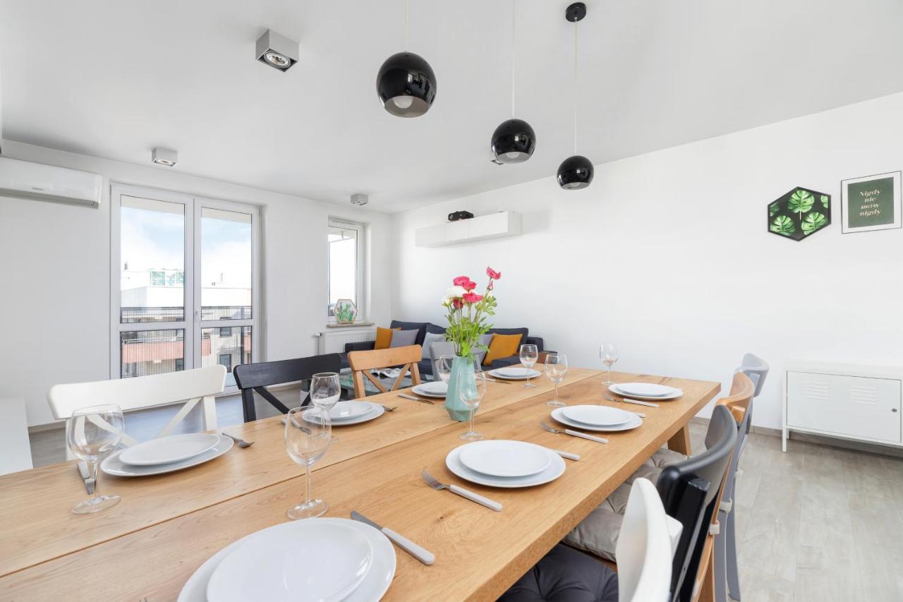 Avia Three Bedroom Two Balcony Ac & Parking By Renters * Cracóvia