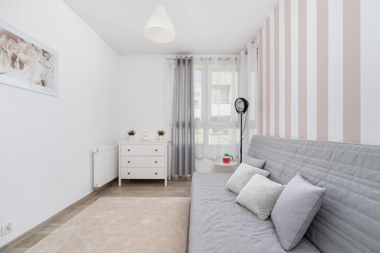 Avia Three Bedroom Two Balcony Ac & Parking By Renters *