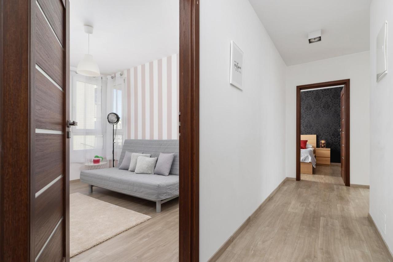 Avia Three Bedroom Two Balcony Ac & Parking By Renters Apartamento *