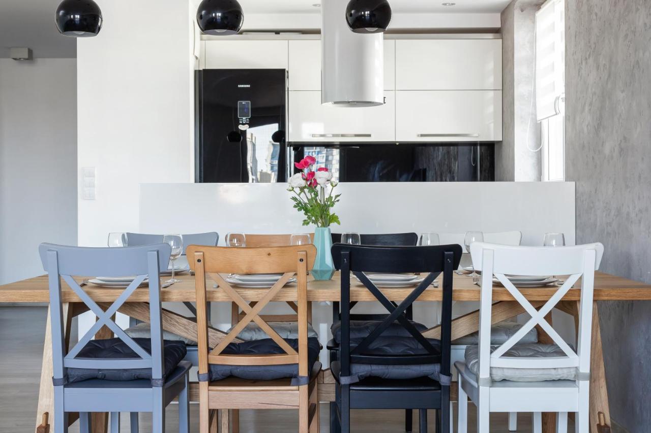 Avia Three Bedroom Two Balcony Ac & Parking By Renters Cracóvia