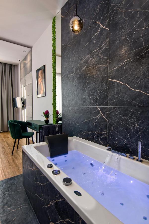 Apartamento Czarny Z Jacuzzi