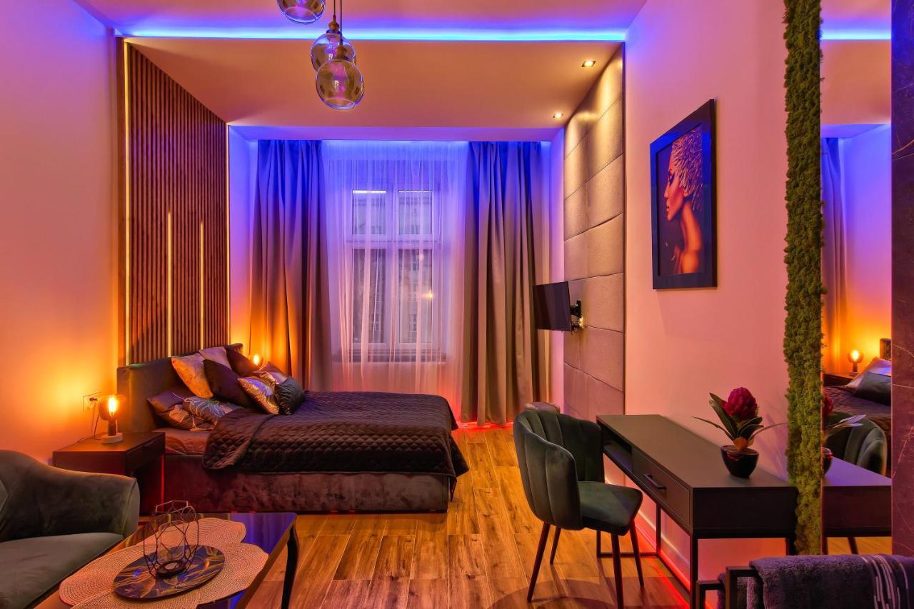 Czarny Z Jacuzzi Apartamento