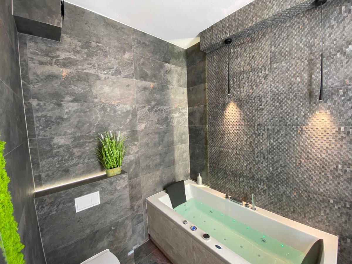 Bialy Z Jacuzzi Appartement Krakau