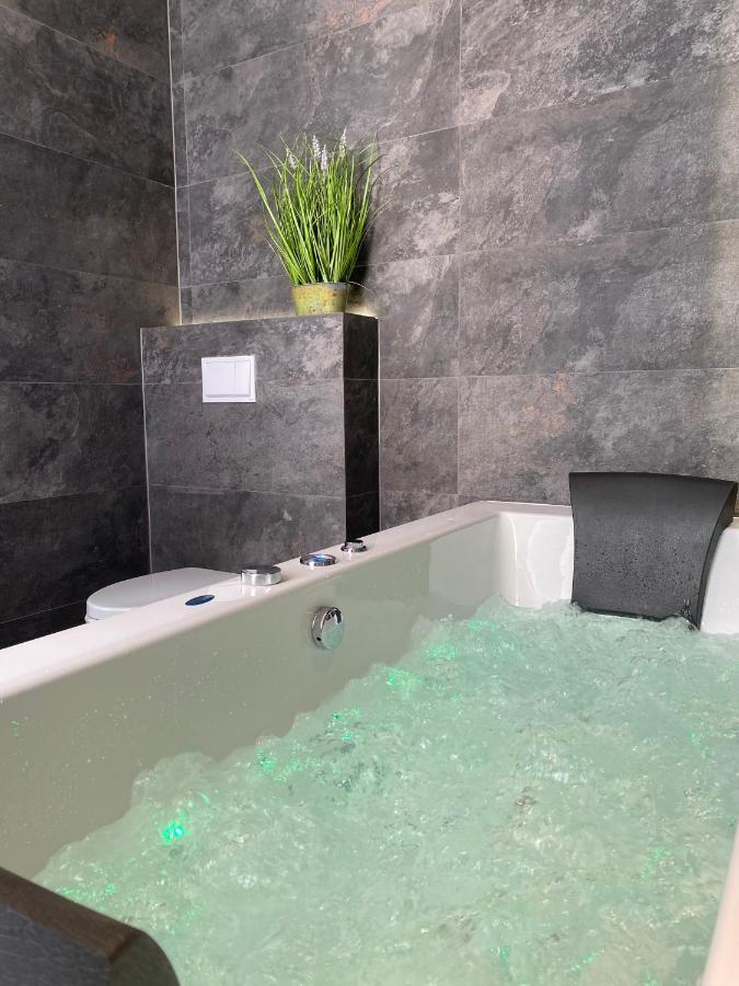 Bialy Z Jacuzzi Appartement Krakau
