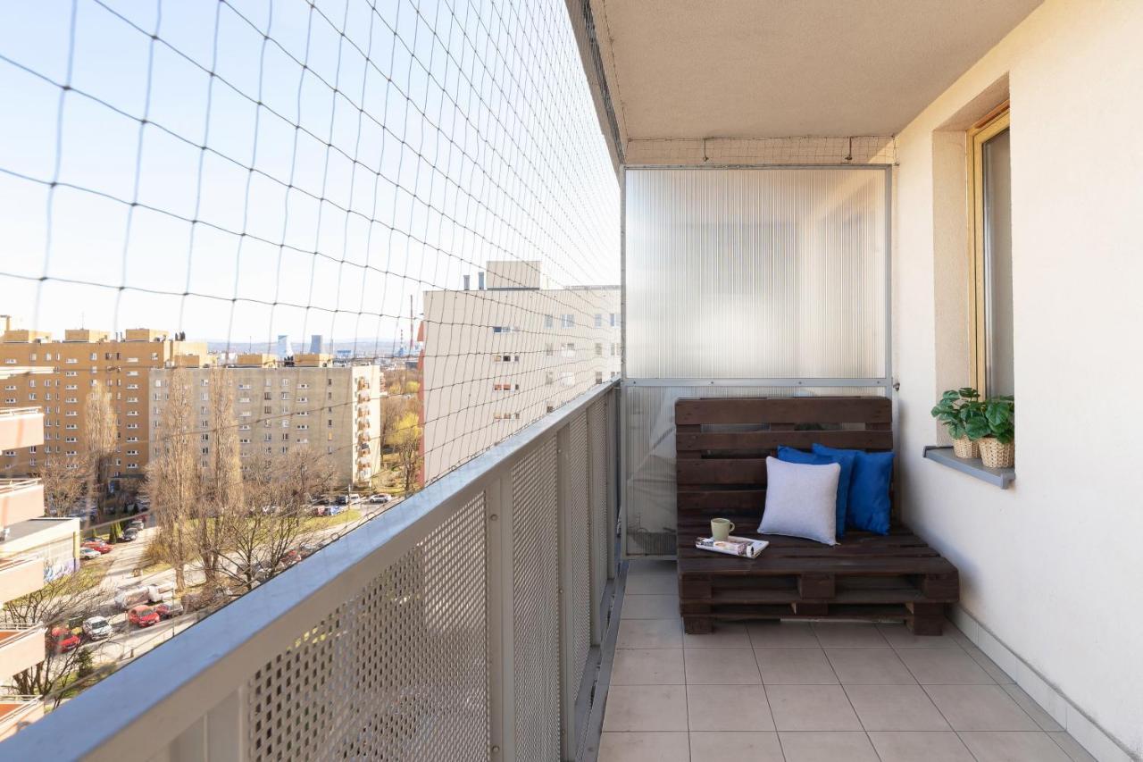 Avia Three Bedroom Two Balcony Ac & Parking By Renters Apartamento Cracóvia