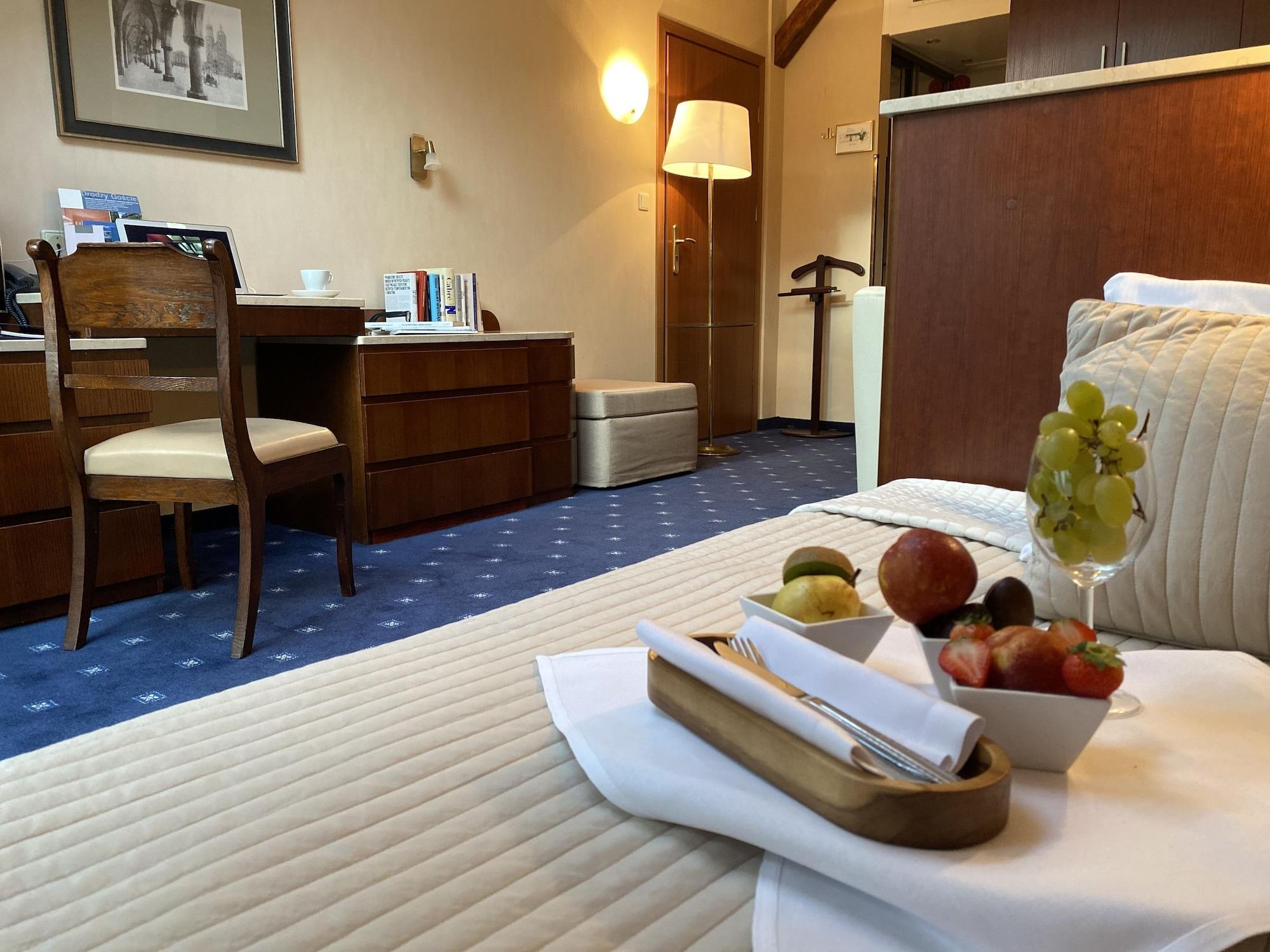 Hotel Booking Crown Piast & Spa 5*