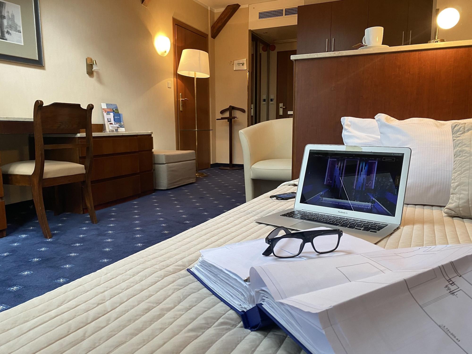 Hotel Booking Crown Piast & Spa 5*