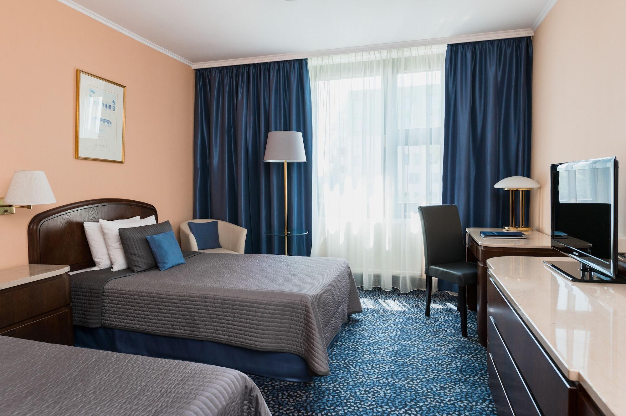 Hotel Booking Crown Piast & Spa