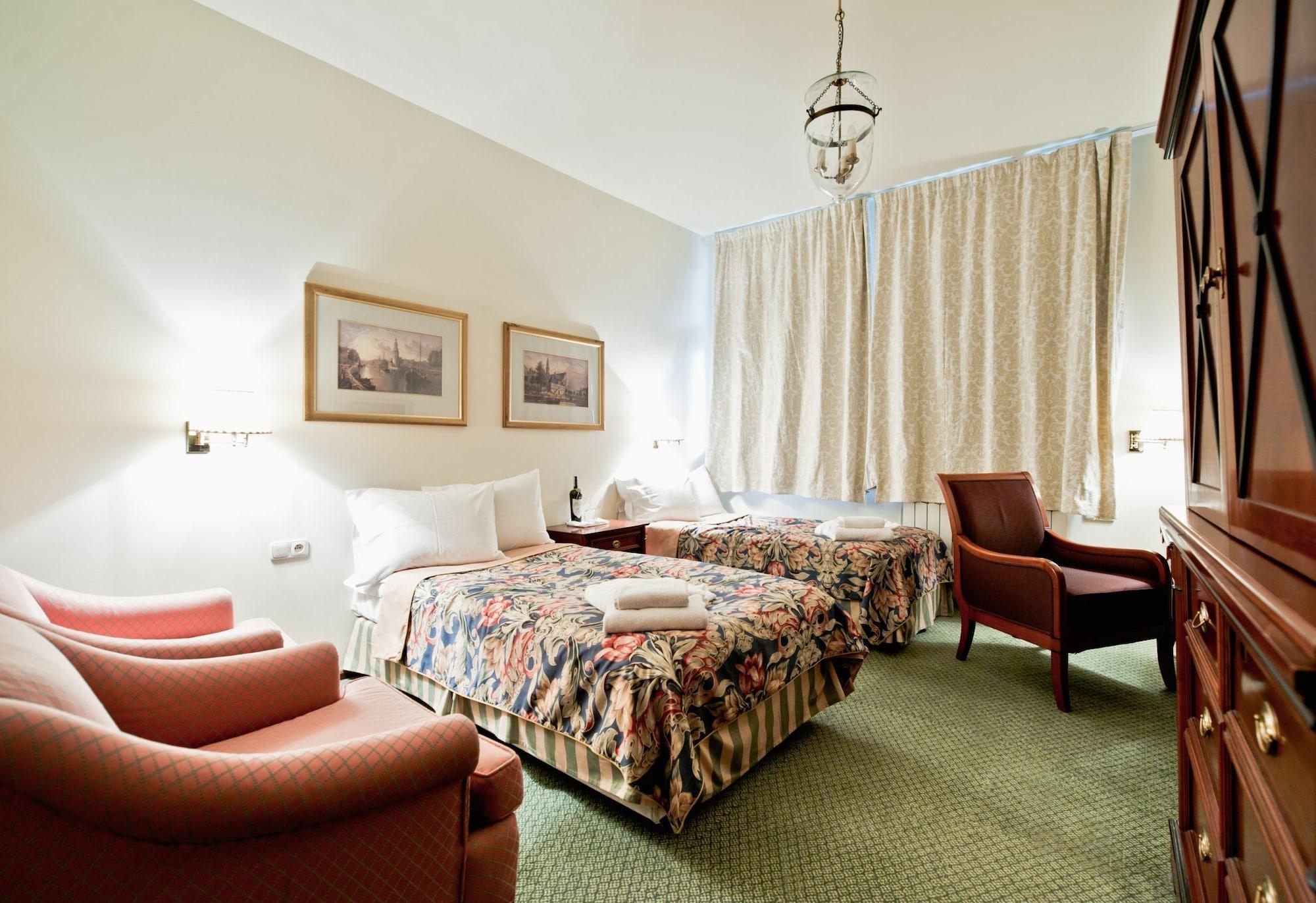 Aparthotel Miodosytnia 3*