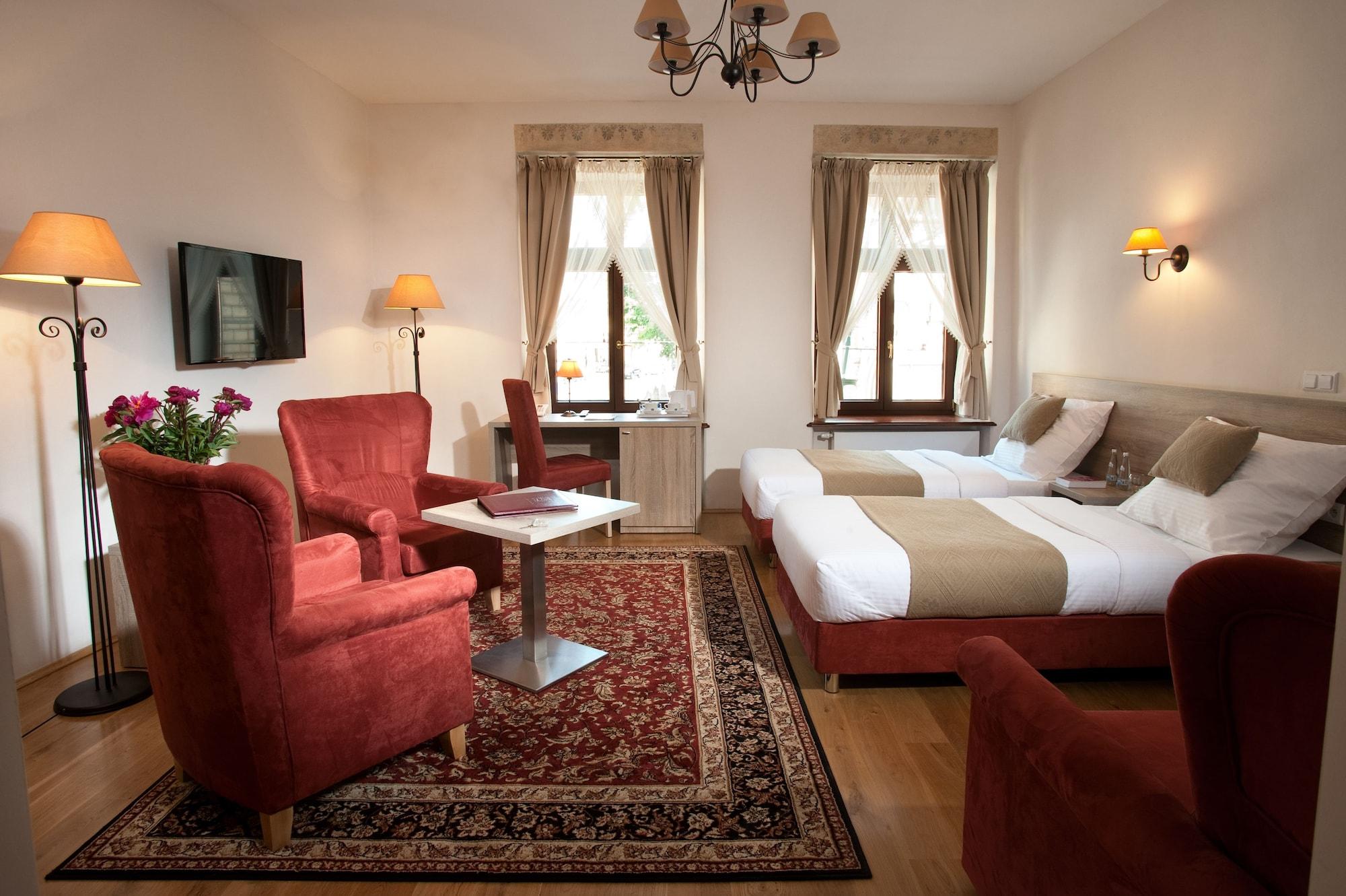 Hotel Santi