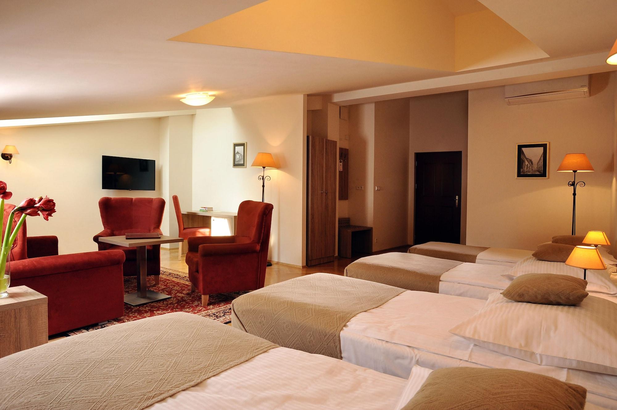 Hotel Santi