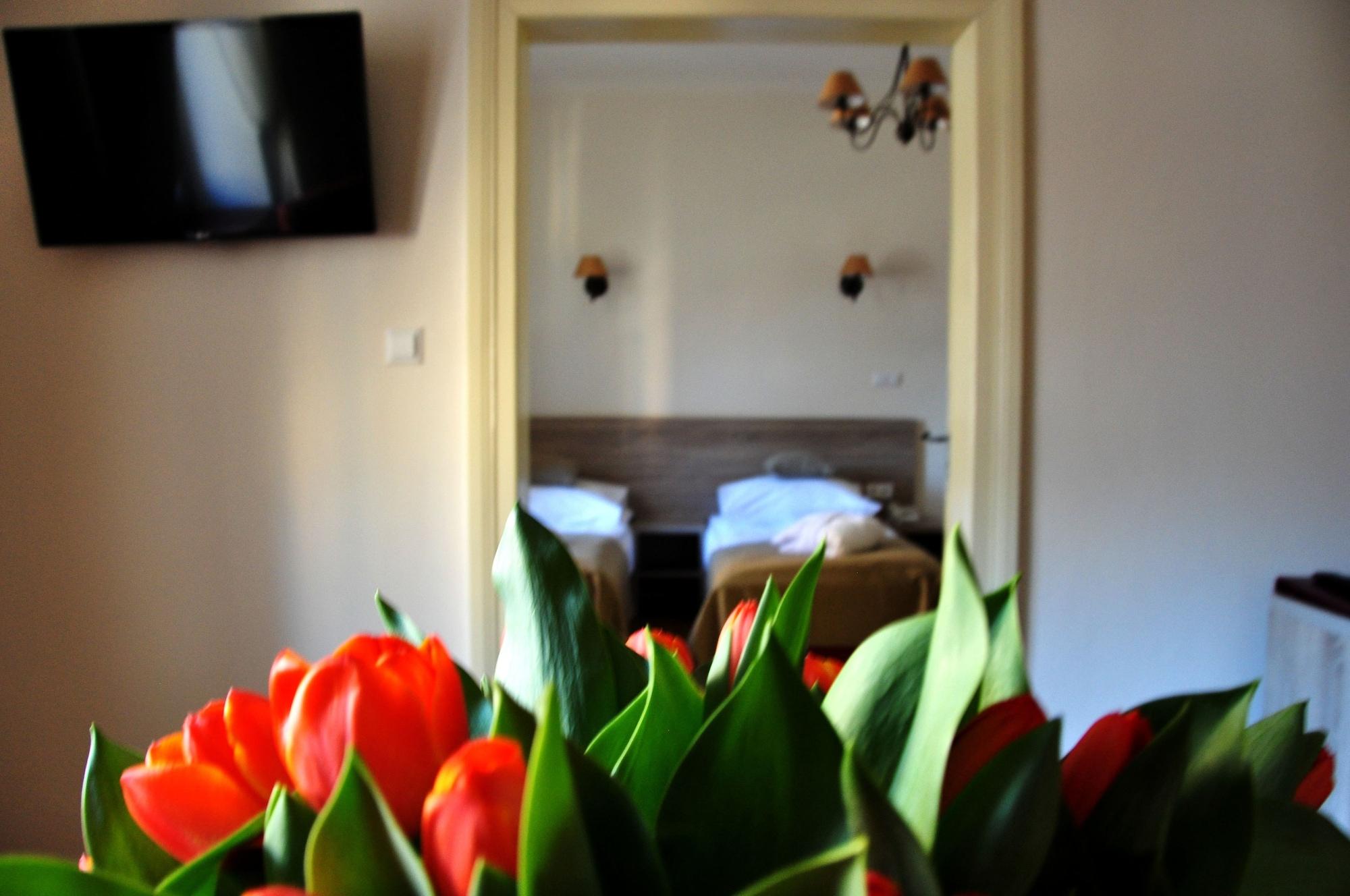 Santi Hotel