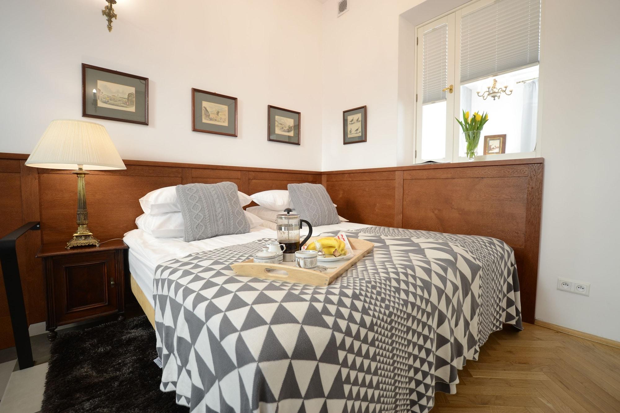Aparthotel Crystal Old Town 3*