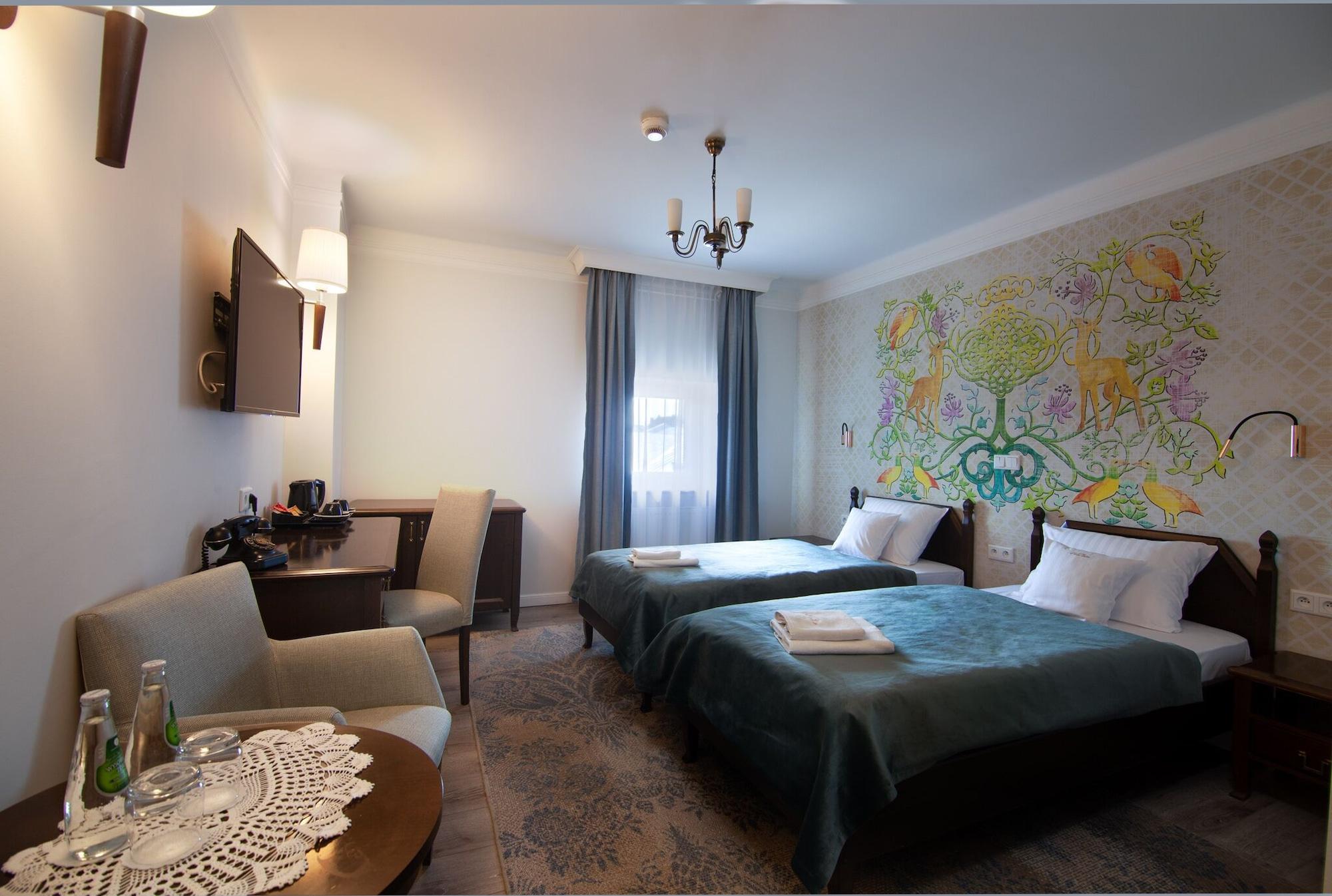 Ester Hotel