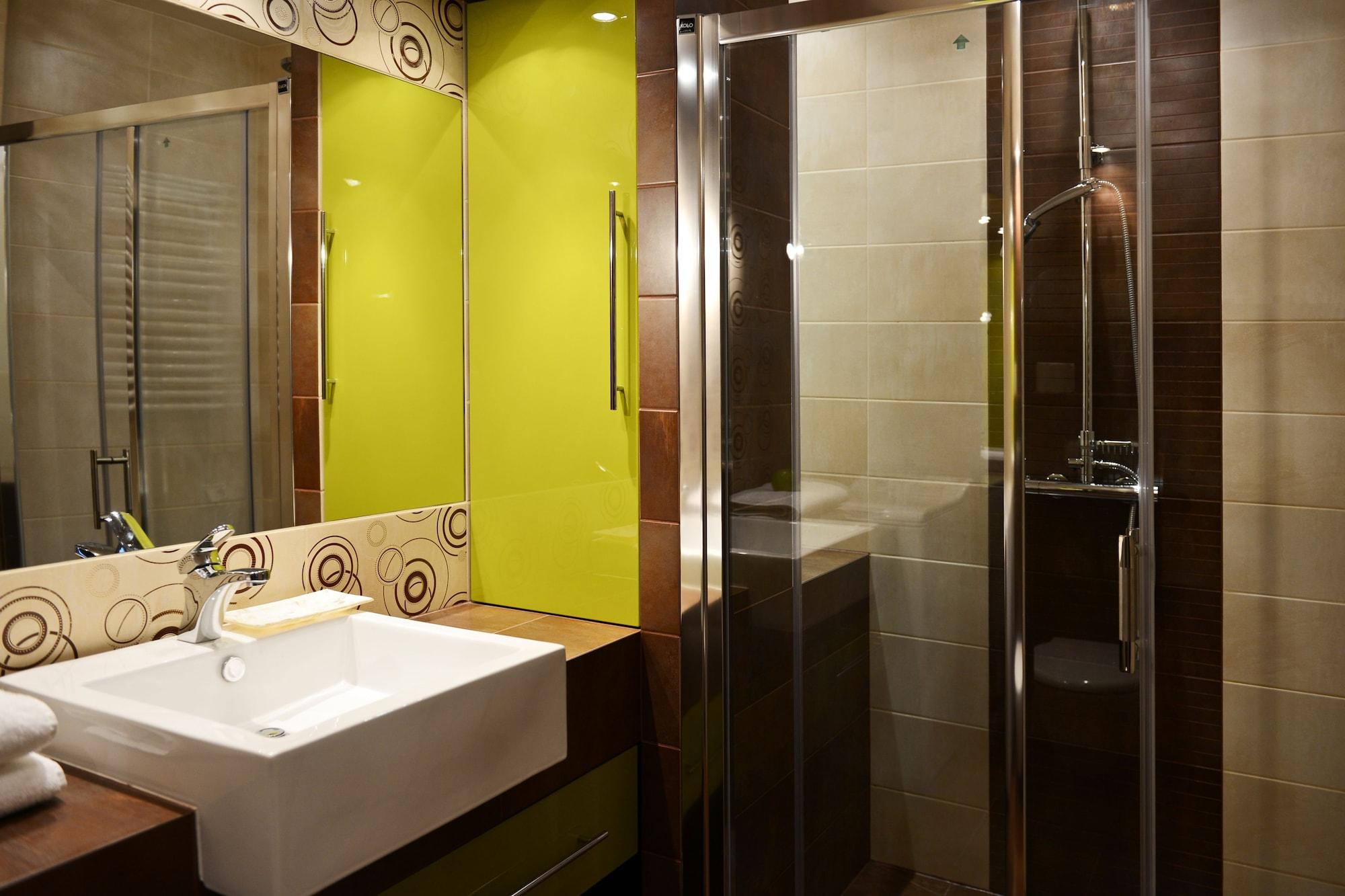 Angel Plaza Apartment *