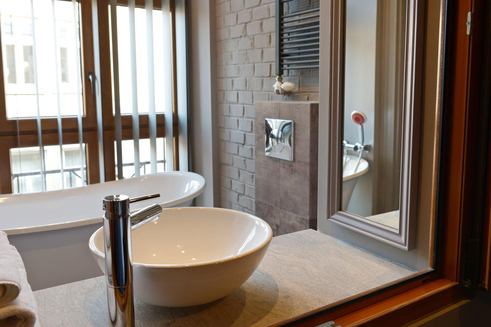 La Gioia Grey Stylish Apartment