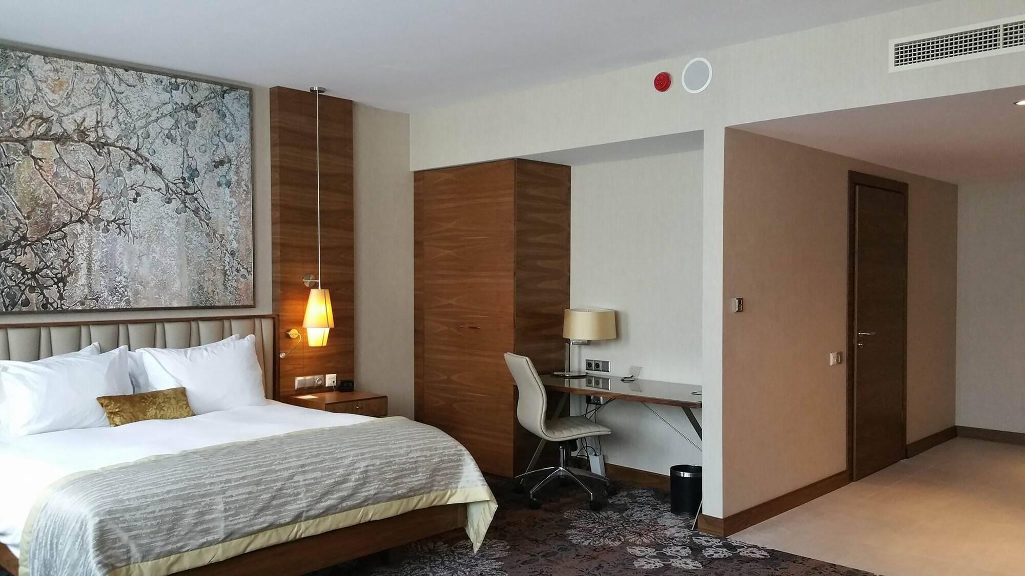 Doubletree By Hilton Hotel&convention Center