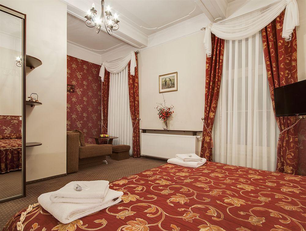 Aparthotel Abella & By Artery 3*