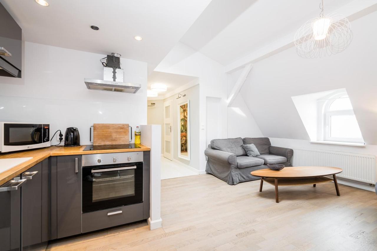 Golden Apartments&B11 *