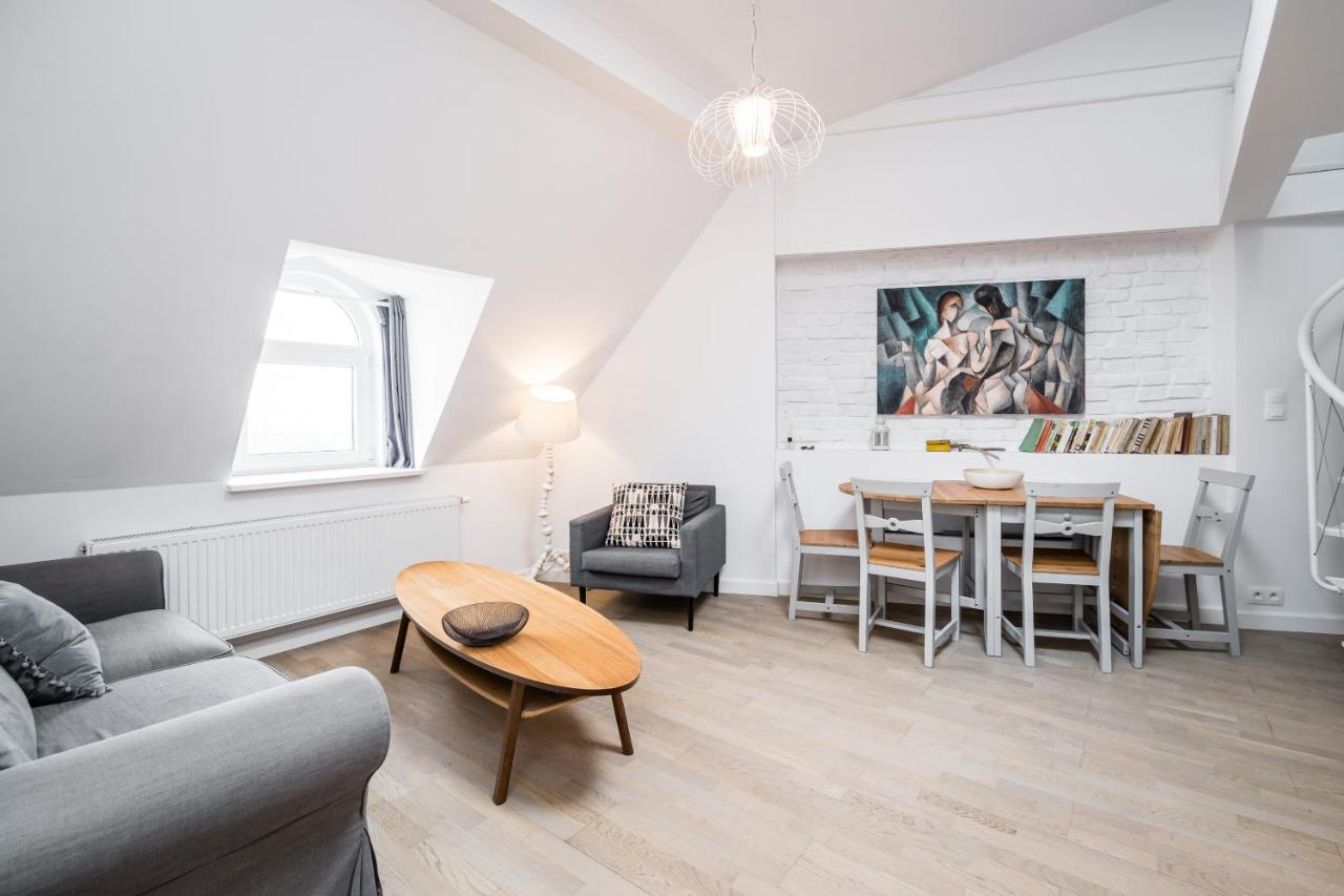 Golden Apartments&B11 *