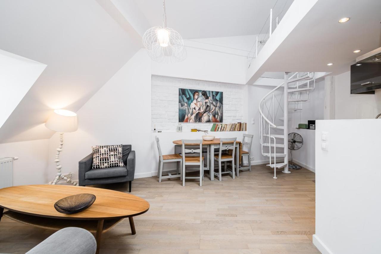 Golden Apartments&B11 *