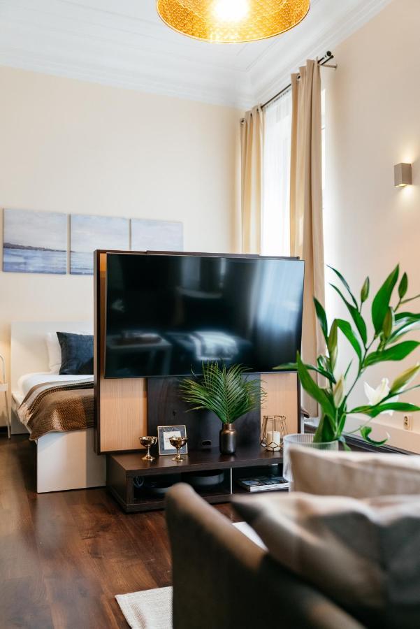 Honey - Loftaffair Apartment