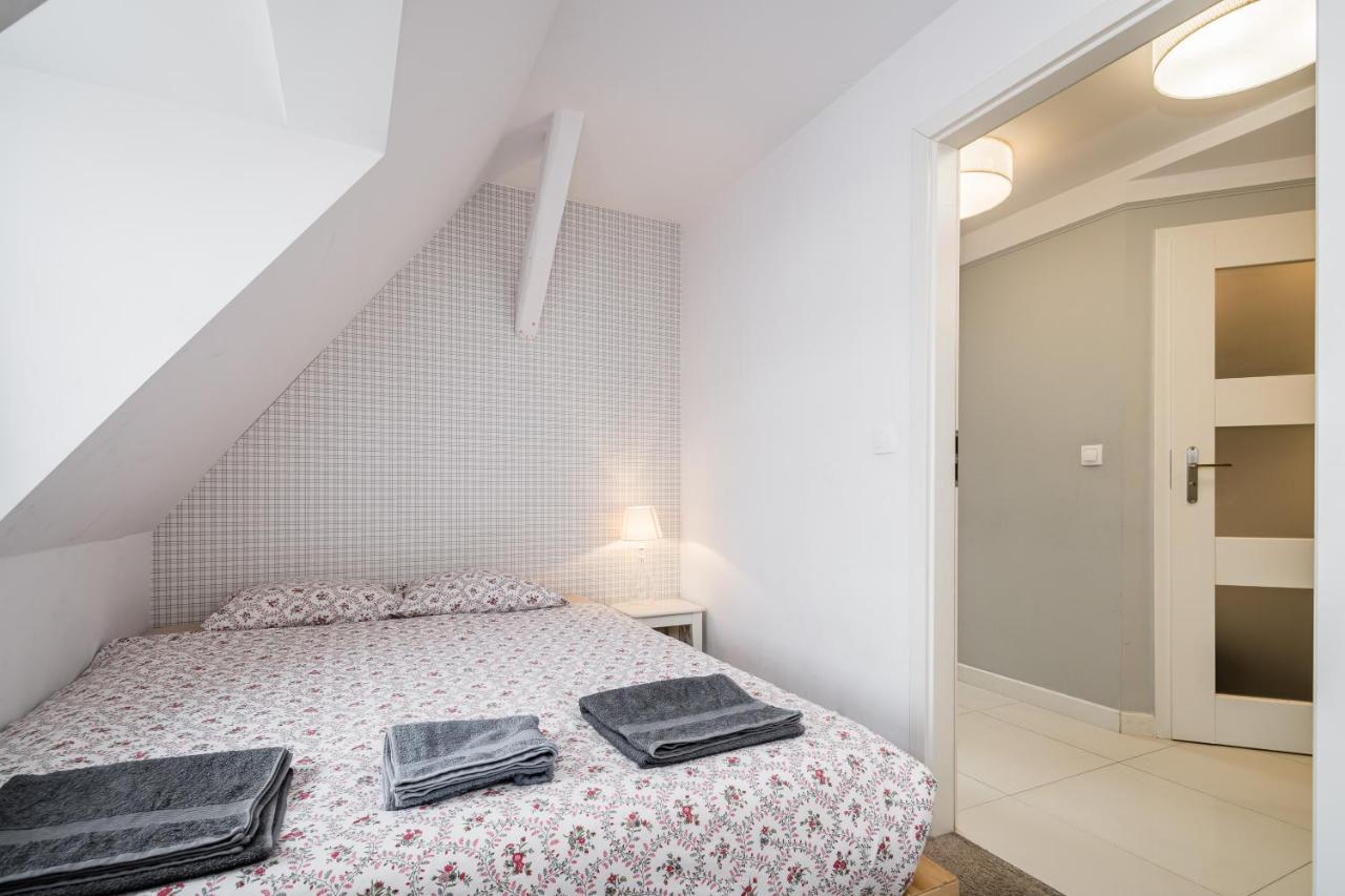 Golden Apartments&B11 *