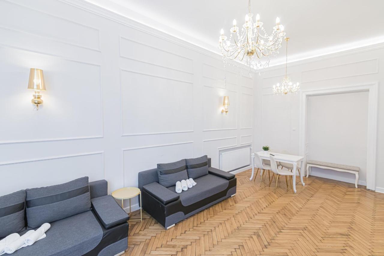 Royal Apartment *