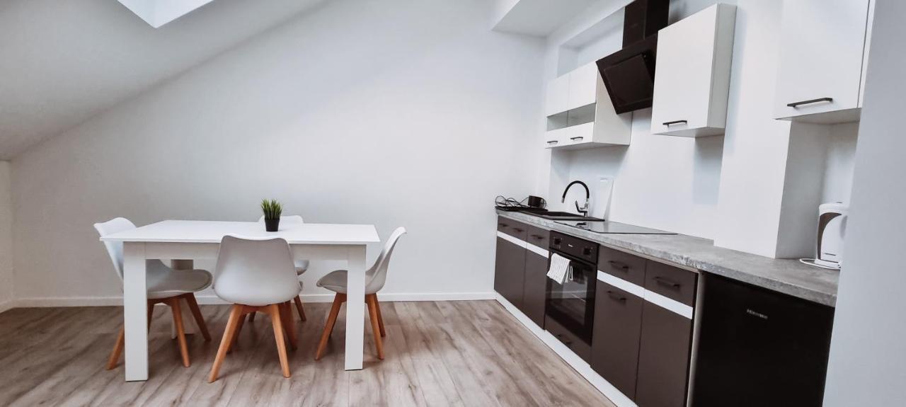 Sunny 8 Apartment *