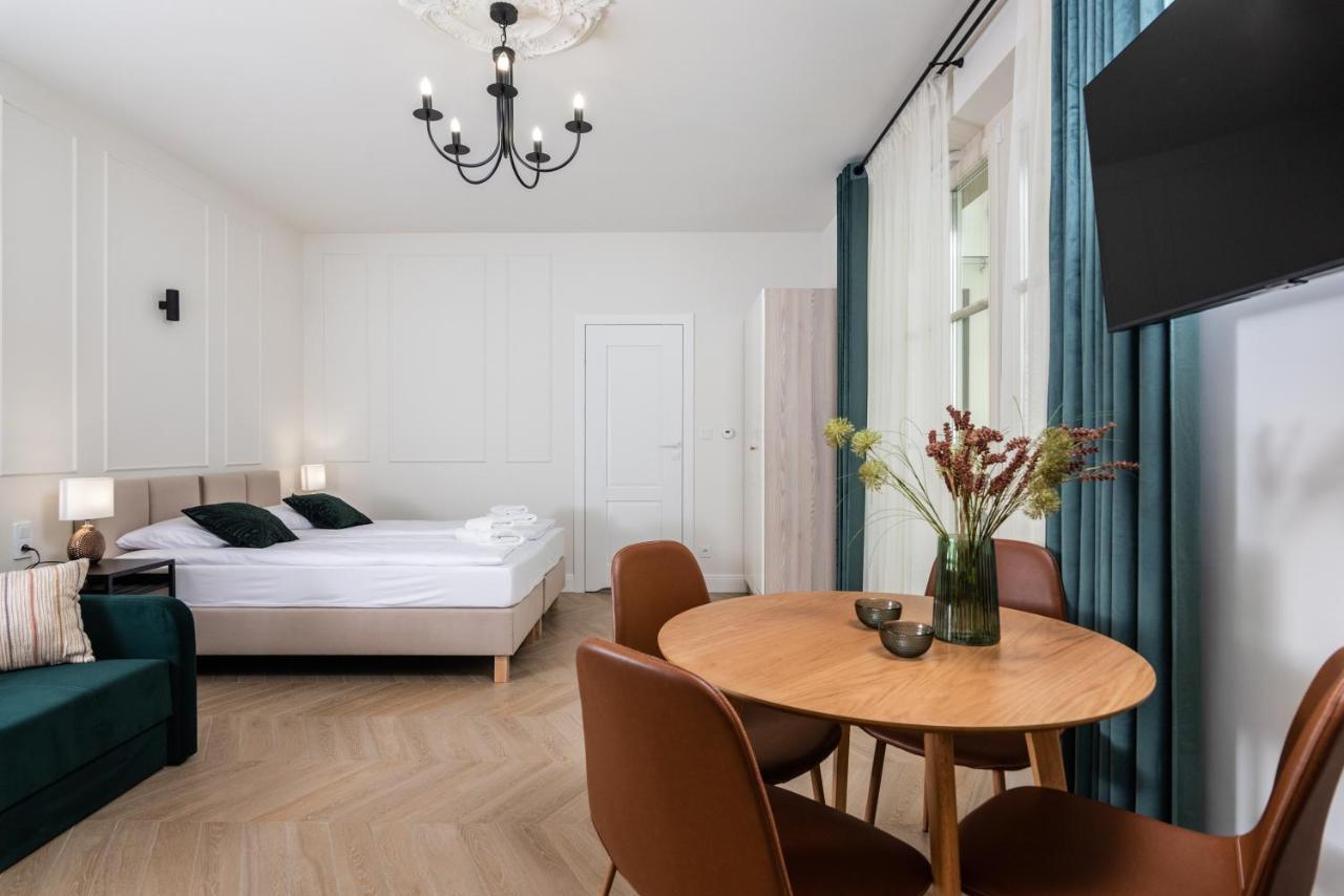 Atrium - Old Town Luxury - By Upstairs *