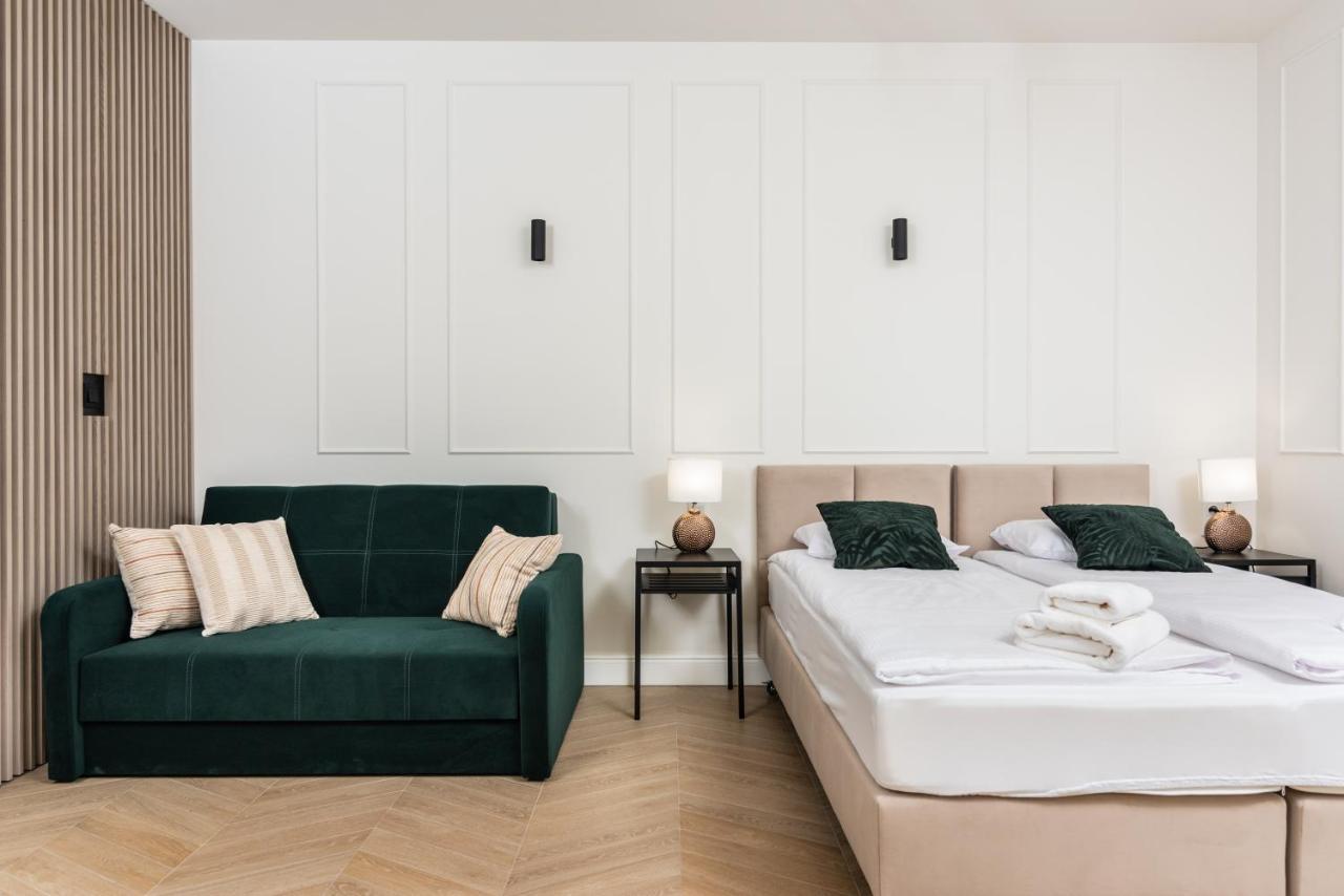 Atrium - Old Town Luxury - By Upstairs Apartament