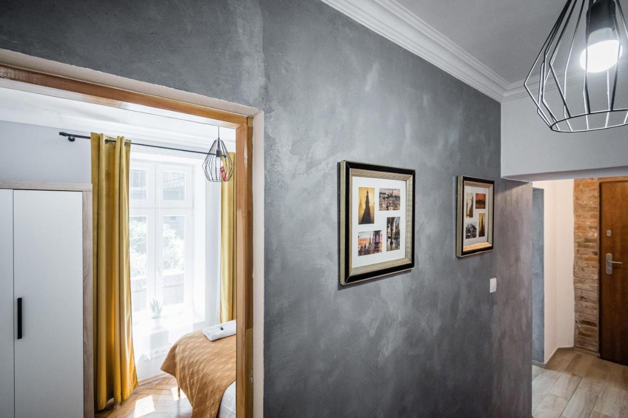 Royal Old Town Aparthotel 3*