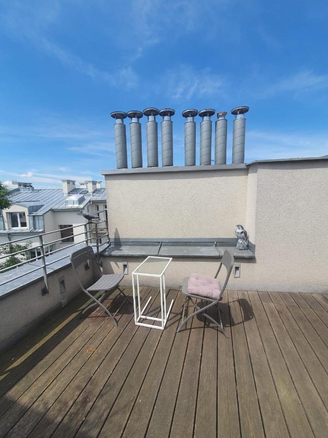By The Roof Apartment *