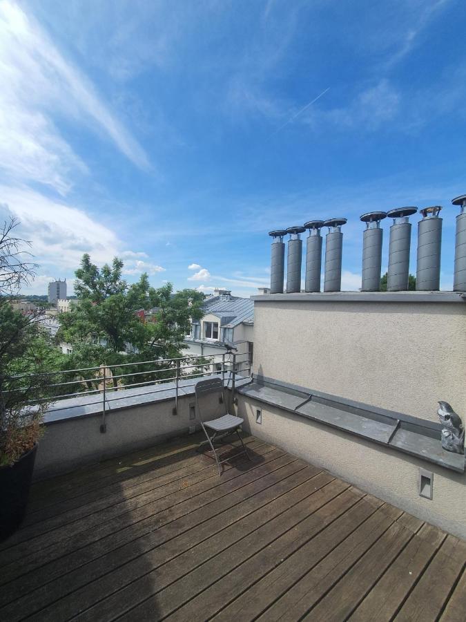 By The Roof Apartment