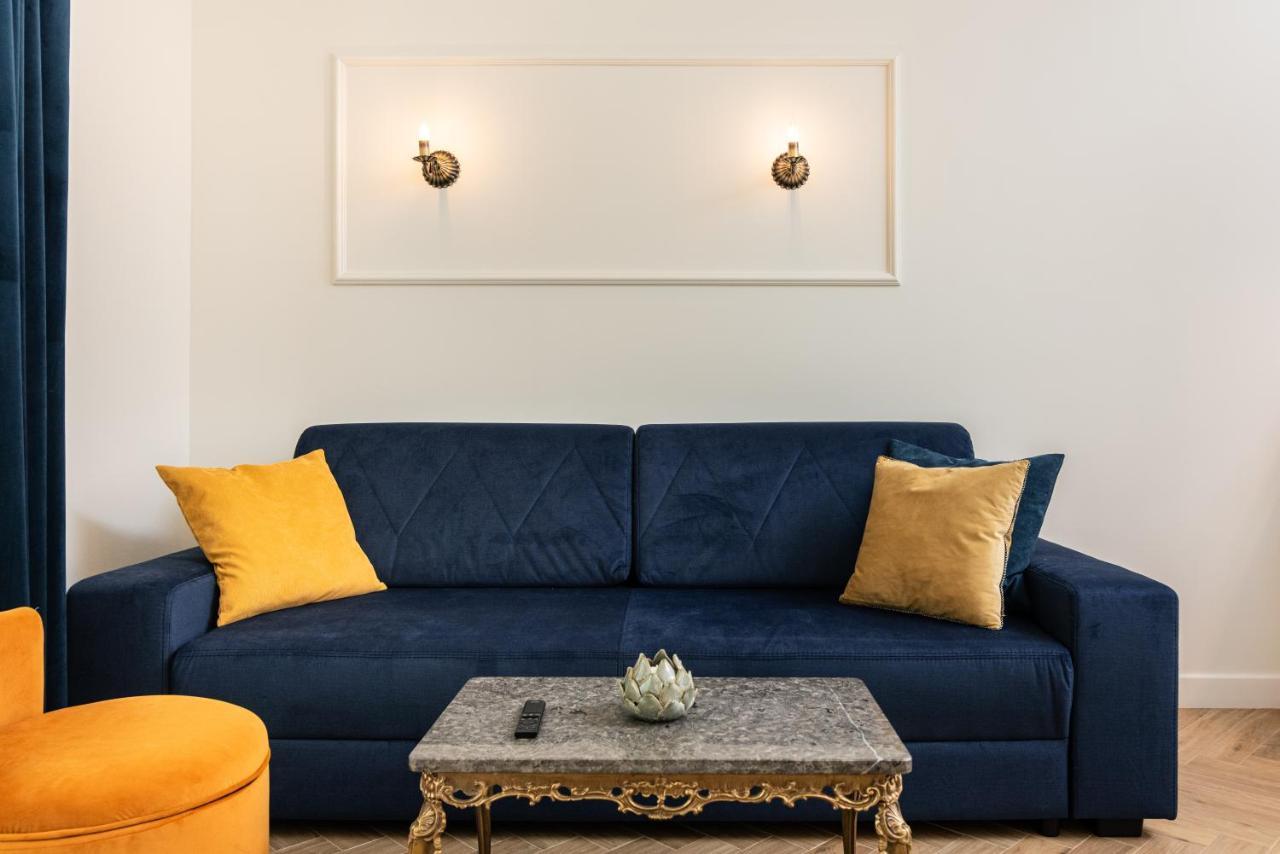 Atrium - Old Town Luxury - By Upstairs *