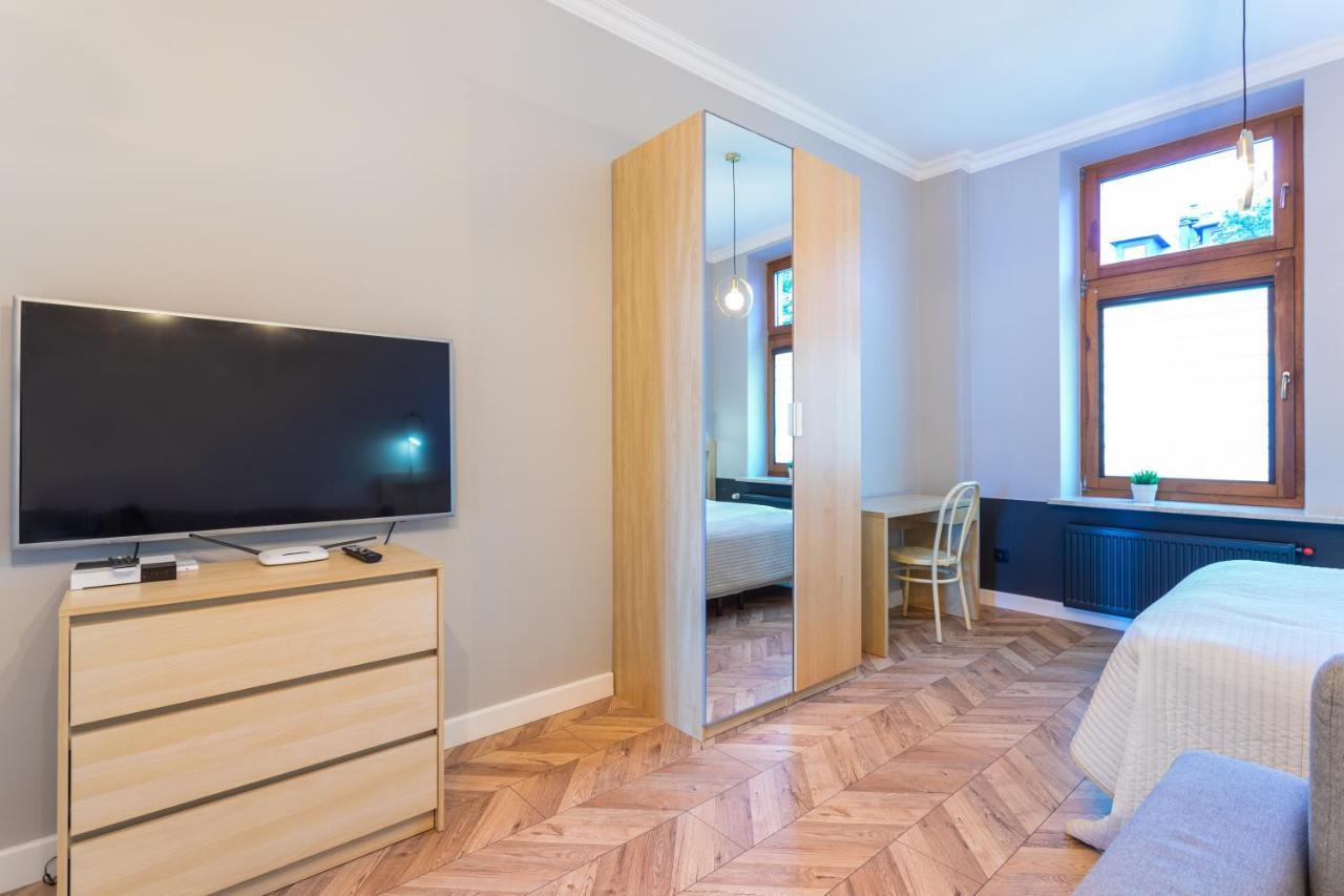 Apartament łazarza 17 *
