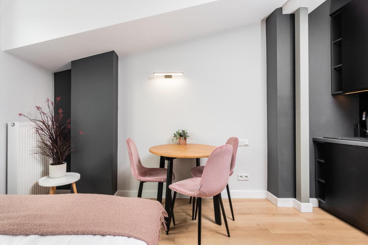 Smart - Old Town & Main Train Station - By Upstairs Apartment Krakow